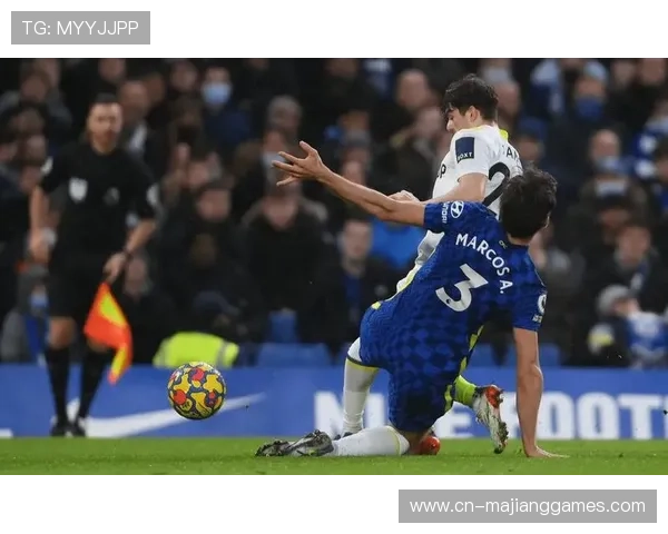 蓝军防线频繁变动，定位球防守漏洞成顽疾